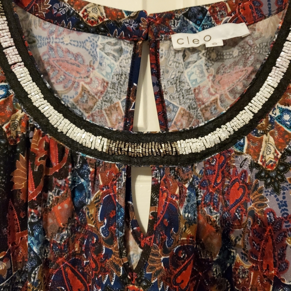Ladies top - Picture 2 of 8